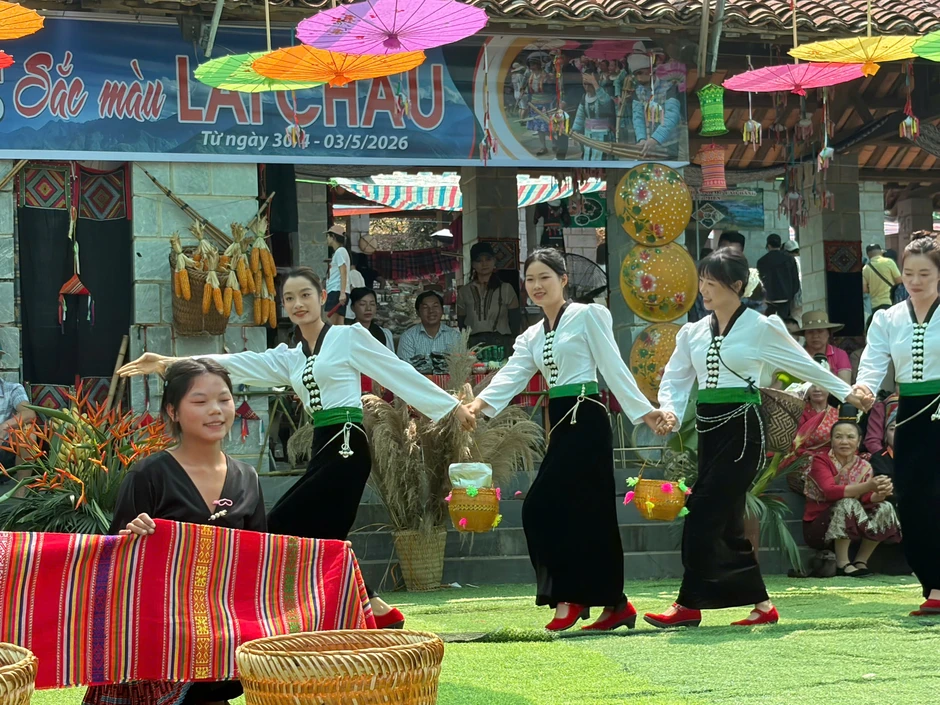 Chợ phiên vùng cao giữa lòng Hà Nội: Nơi hội tụ tinh hoa văn hóa và tình người Tây Bắc Chợ phiên vùng cao giữa lòng Hà Nội: Nơi hội tụ tinh hoa văn hóa và tình người Tây Bắc