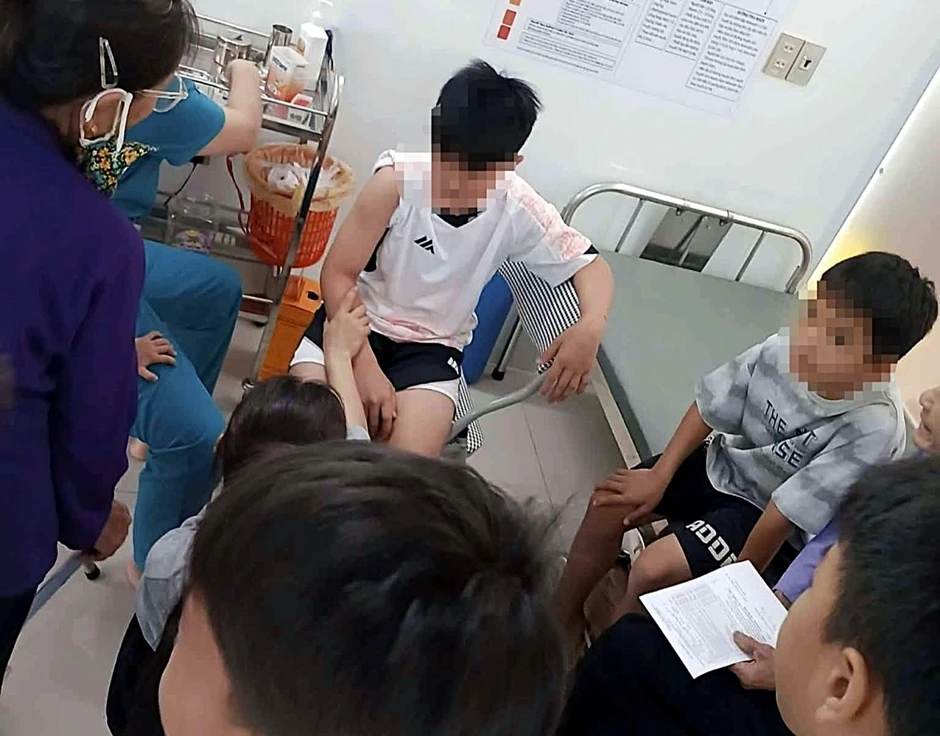 Chó thả rông nghi dại tấn công 6 người dân ở Nghệ An Chó thả rông nghi dại tấn công 6 người dân ở Nghệ An