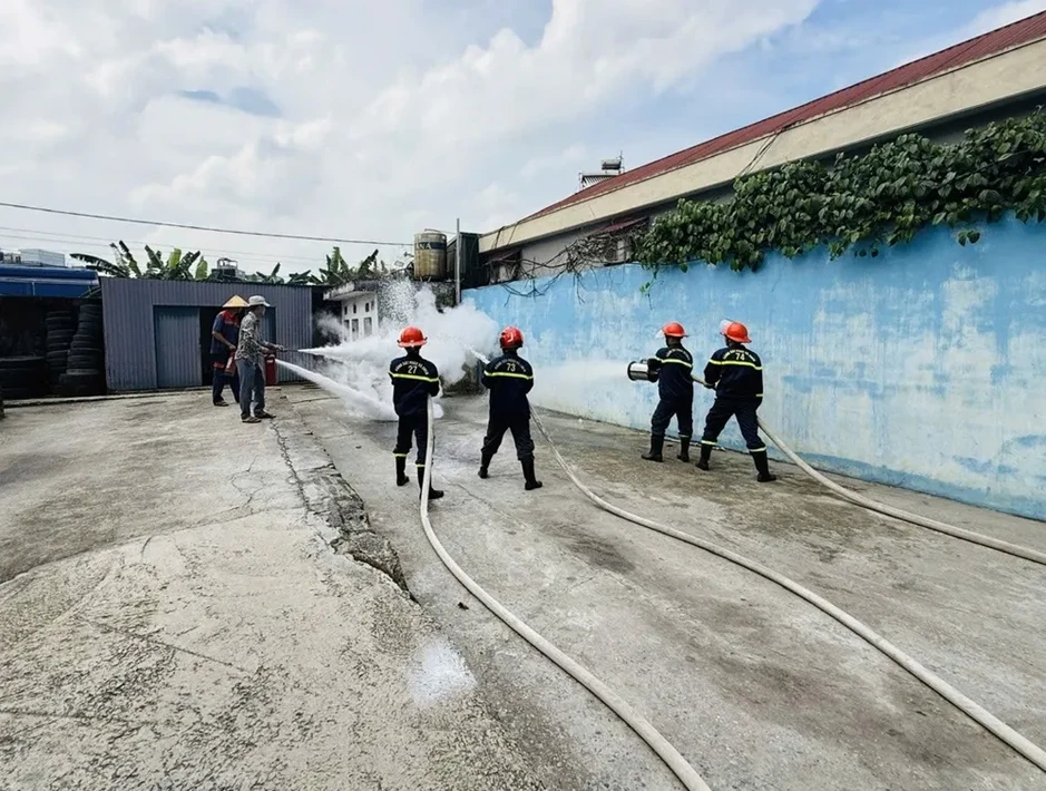 Chủ động phòng cháy, nổ tại các cửa hàng kinh doanh xăng dầu mùa nắng nóng Chủ động phòng cháy, nổ tại các cửa hàng kinh doanh xăng dầu mùa nắng nóng