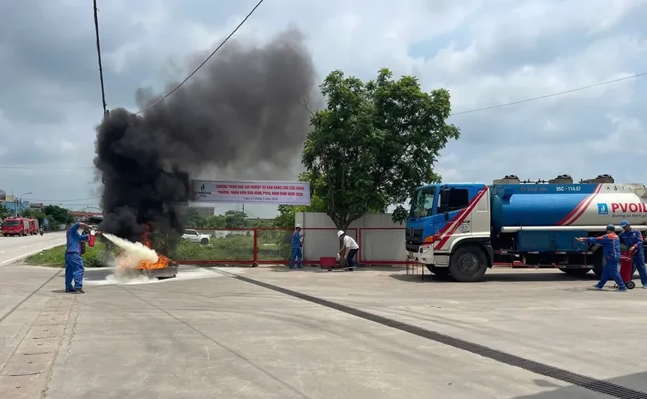Chủ động phòng cháy, nổ tại các cửa hàng kinh doanh xăng dầu mùa nắng nóng Chủ động phòng cháy, nổ tại các cửa hàng kinh doanh xăng dầu mùa nắng nóng