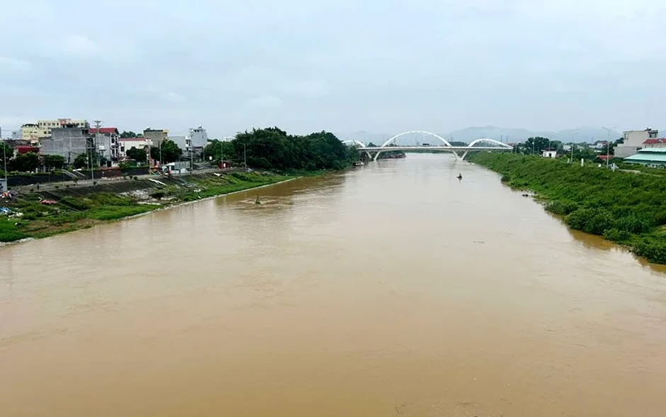 Chủ động ứng phó mưa lũ, điều tiết hồ chứa bảo đảm an toàn hạ du Chủ động ứng phó mưa lũ, điều tiết hồ chứa bảo đảm an toàn hạ du