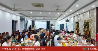 Chủ khách sạn ở Cô Tô mổ lợn đãi khách bị mắc kẹt do bão số 1