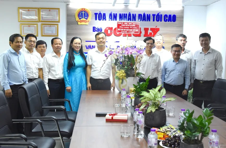 Chủ nhiệm Ủy ban Kiểm tra Thành ủy TPHCM thăm, chúc mừng các cơ quan báo chí