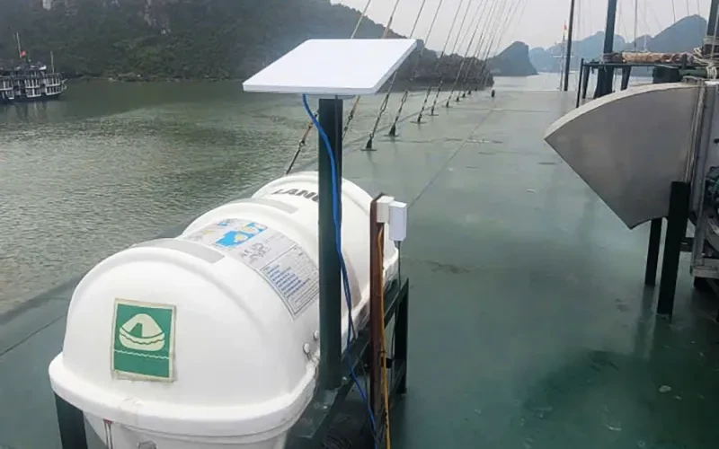 Chủ tàu du lịch ở Cát Bà bị phạt 70 triệu vì sử dụng thiết bị Starlink trái phép Chủ tàu du lịch ở Cát Bà bị phạt 70 triệu vì sử dụng thiết bị Starlink trái phép