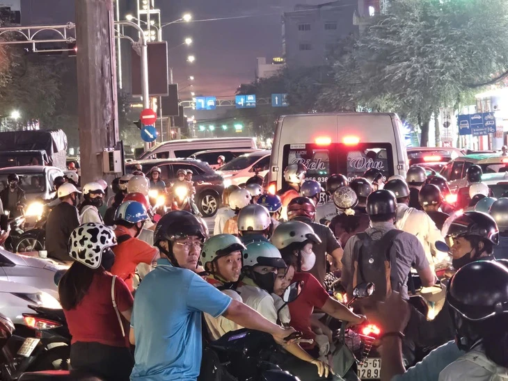 Chủ tịch Cần Thơ nói về giải pháp lâu dài chống ùn tắc giao thông