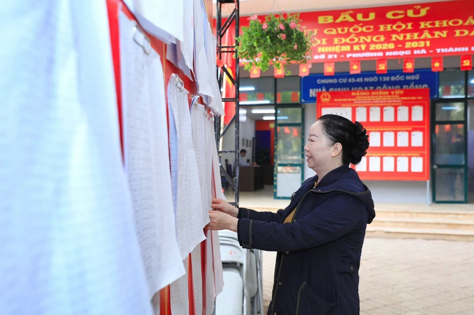 Chủ tịch Hà Nội yêu cầu các phường đảm bảo thái độ phục vụ cử tri trang trọng, cầu thị Chủ tịch Hà Nội yêu cầu các phường đảm bảo thái độ phục vụ cử tri trang trọng, cầu thị