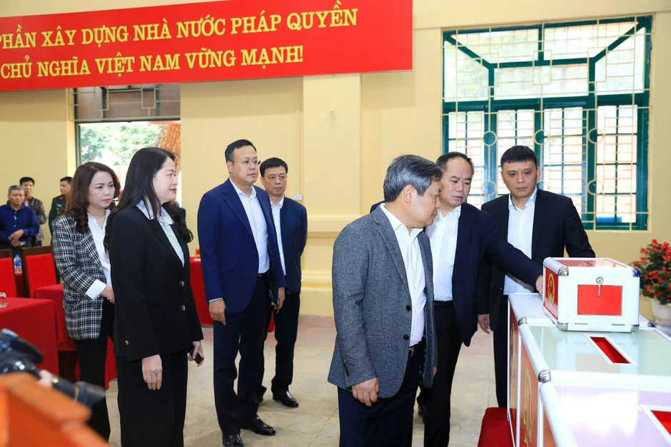 Chủ tịch Hà Nội yêu cầu các phường đảm bảo thái độ phục vụ cử tri trang trọng, cầu thị Chủ tịch Hà Nội yêu cầu các phường đảm bảo thái độ phục vụ cử tri trang trọng, cầu thị