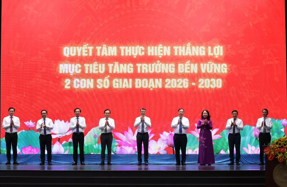 Chủ tịch Tập đoàn TH: "Muốn vươn mình, dân tộc trước hết phải khỏe mạnh" Chủ tịch Tập đoàn TH: "Muốn vươn mình, dân tộc trước hết phải khỏe mạnh"