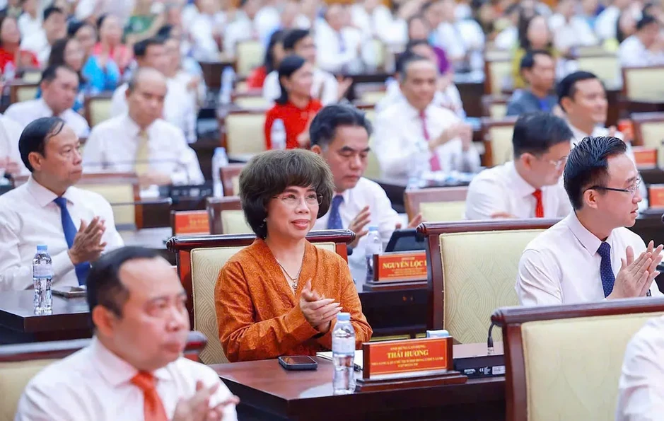 Chủ tịch Tập đoàn TH: "Muốn vươn mình, dân tộc trước hết phải khỏe mạnh" Chủ tịch Tập đoàn TH: "Muốn vươn mình, dân tộc trước hết phải khỏe mạnh"