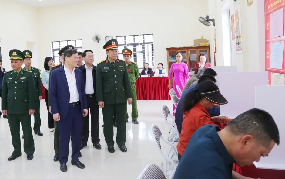 Chủ tịch tỉnh Quảng Ninh trúng cử đại biểu Hội đồng nhân dân tỉnh với tỷ lệ phiếu bầu 99,03% Chủ tịch tỉnh Quảng Ninh trúng cử đại biểu Hội đồng nhân dân tỉnh với tỷ lệ phiếu bầu 99,03%
