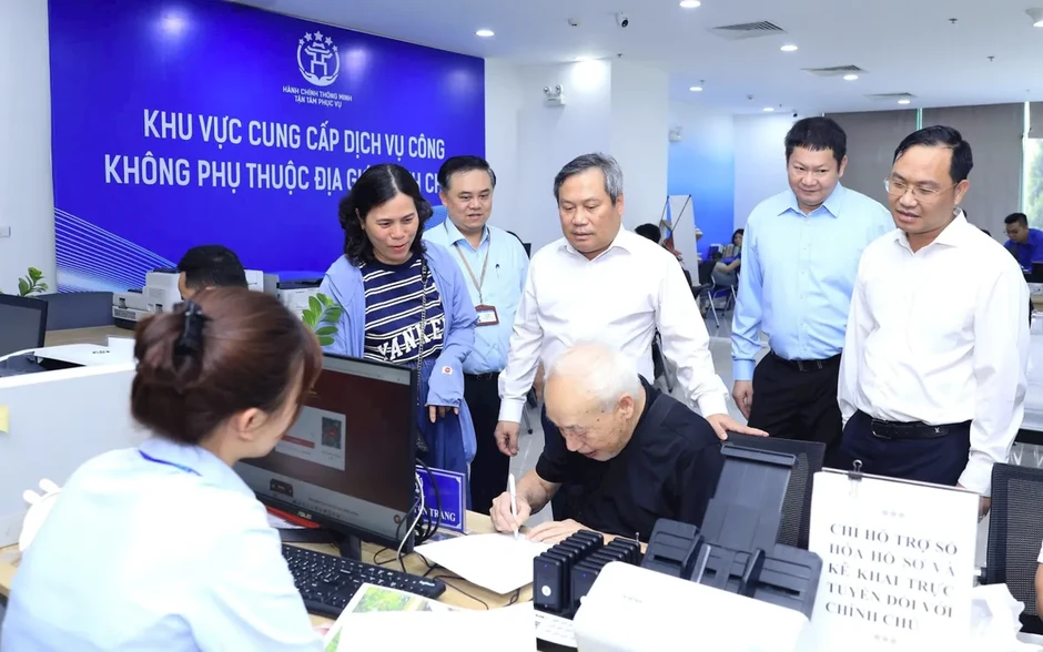 Chủ tịch TP Hà Nội: Không để phát sinh trung gian trong vận hành Trung tâm hành chính công Chủ tịch TP Hà Nội: Không để phát sinh trung gian trong vận hành Trung tâm hành chính công