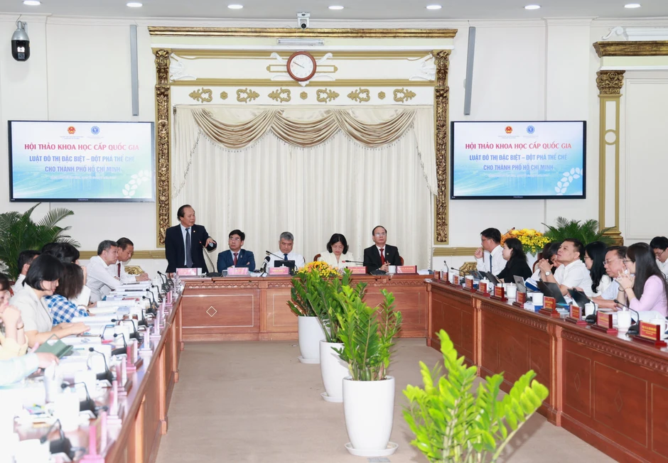 Chủ tịch TPHCM chỉ đạo 'nóng' về xây dựng dự thảo Luật Đô thị đặc biệt Chủ tịch TPHCM chỉ đạo 'nóng' về xây dựng dự thảo Luật Đô thị đặc biệt
