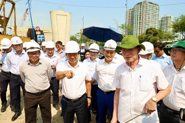 Chủ tịch UBND TPHCM kiểm tra tiến độ nút giao An Phú Chủ tịch UBND TPHCM kiểm tra tiến độ nút giao An Phú