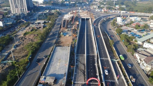 Chủ tịch UBND TPHCM kiểm tra tiến độ nút giao An Phú Chủ tịch UBND TPHCM kiểm tra tiến độ nút giao An Phú