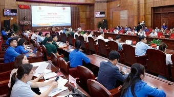 Chủ tịch Ủy ban nhân dân tỉnh Điện Biên đối thoại với thanh niên