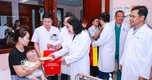Chủ tịch Ủy ban Trung ương MTTQ Việt Nam thăm, tặng quà Trung thu cho bệnh nhi