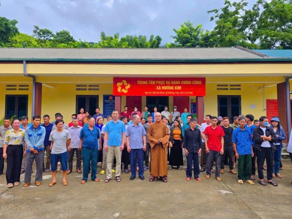 Chùa Liên Hoa trao tặng 500 triệu đồng hỗ trợ người dân vùng lũ Lai Châu Chùa Liên Hoa trao tặng 500 triệu đồng hỗ trợ người dân vùng lũ Lai Châu