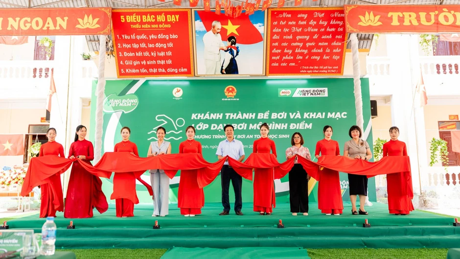 Chung tay giúp học sinh nông thôn học bơi an toàn Chung tay giúp học sinh nông thôn học bơi an toàn