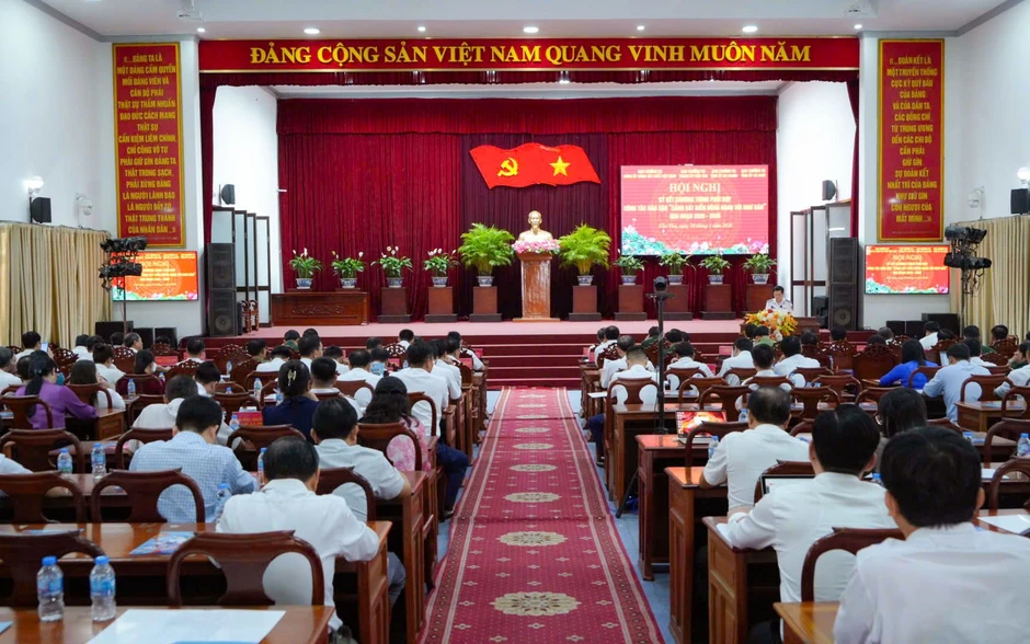 Chung tay gỡ "thẻ vàng" IUU và bảo vệ chủ quyền biển đảo từ đất liền Chung tay gỡ "thẻ vàng" IUU và bảo vệ chủ quyền biển đảo từ đất liền