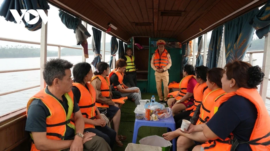 Chung tay vì cuộc sống bình yên sông nước trên hồ Thác Bà (Lào Cai)