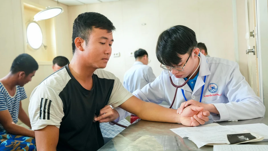 Chung tay vì sức khỏe nơi đảo xa Chung tay vì sức khỏe nơi đảo xa