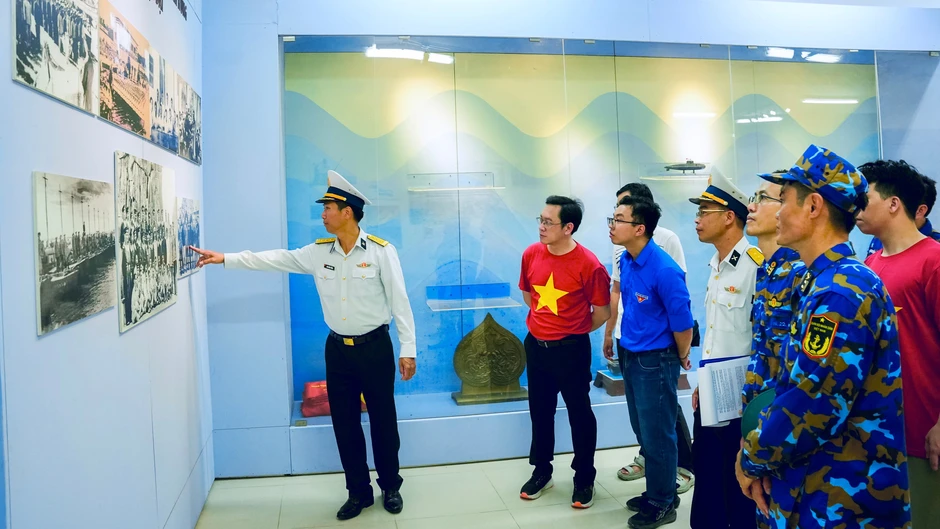 Chung tay vì sức khỏe nơi đảo xa Chung tay vì sức khỏe nơi đảo xa