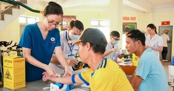 Chung tay vì sức khỏe nơi đảo xa