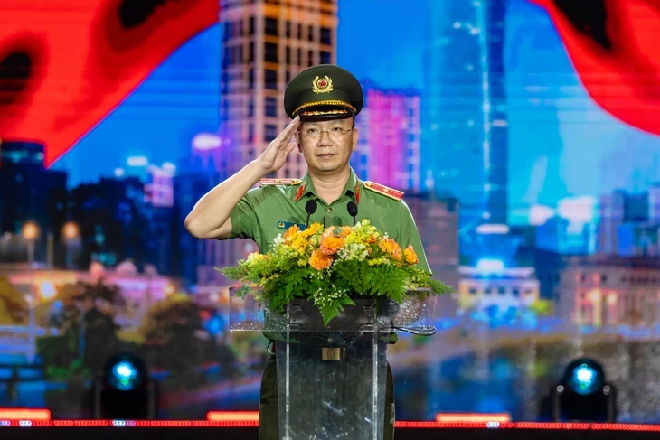 Chuỗi sự kiện 'Tổ quốc bình yên' tri ân nhân dân đã đồng hành cùng lực lượng an ninh Chuỗi sự kiện 'Tổ quốc bình yên' tri ân nhân dân đã đồng hành cùng lực lượng an ninh