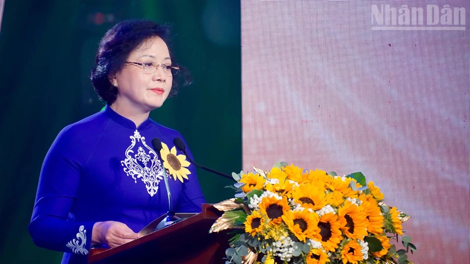 Chương trình nghệ thuật gây quỹ hỗ trợ bệnh nhân ung thư nghèo “Ngày mai tươi sáng” Chương trình nghệ thuật gây quỹ hỗ trợ bệnh nhân ung thư nghèo “Ngày mai tươi sáng”