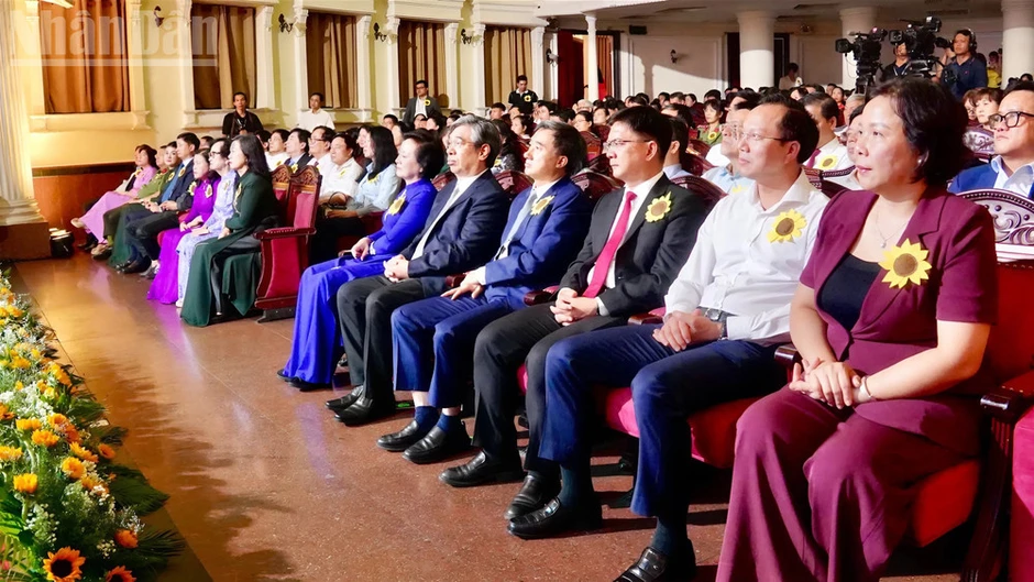 Chương trình nghệ thuật gây quỹ hỗ trợ bệnh nhân ung thư nghèo “Ngày mai tươi sáng” Chương trình nghệ thuật gây quỹ hỗ trợ bệnh nhân ung thư nghèo “Ngày mai tươi sáng”