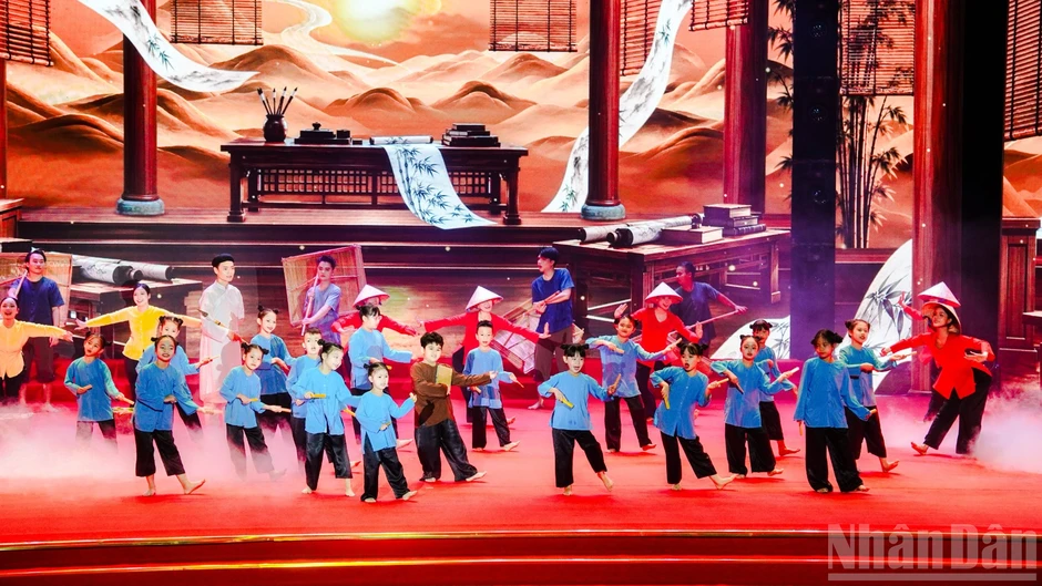Chương trình nghệ thuật "Khí phách non sông"- tôn vinh giá trị yêu nước của cụ Huỳnh Thúc Kháng