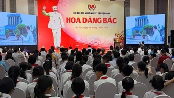 Chương trình "Hoa dâng Bác" biểu dương 170 em trẻ mồ côi, trẻ bị bỏ rơi tiêu biểu, vượt khó vươn lên trong học tập và cuộc sống