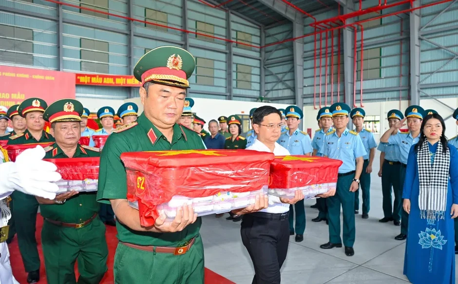Chuyến bay đặc biệt đưa 7.104 mẫu hài cốt liệt sĩ đi tìm danh tính