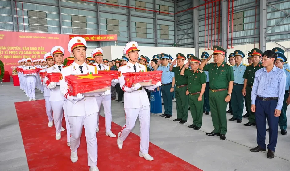 Chuyến bay đặc biệt đưa 7.104 mẫu hài cốt liệt sĩ đi tìm danh tính