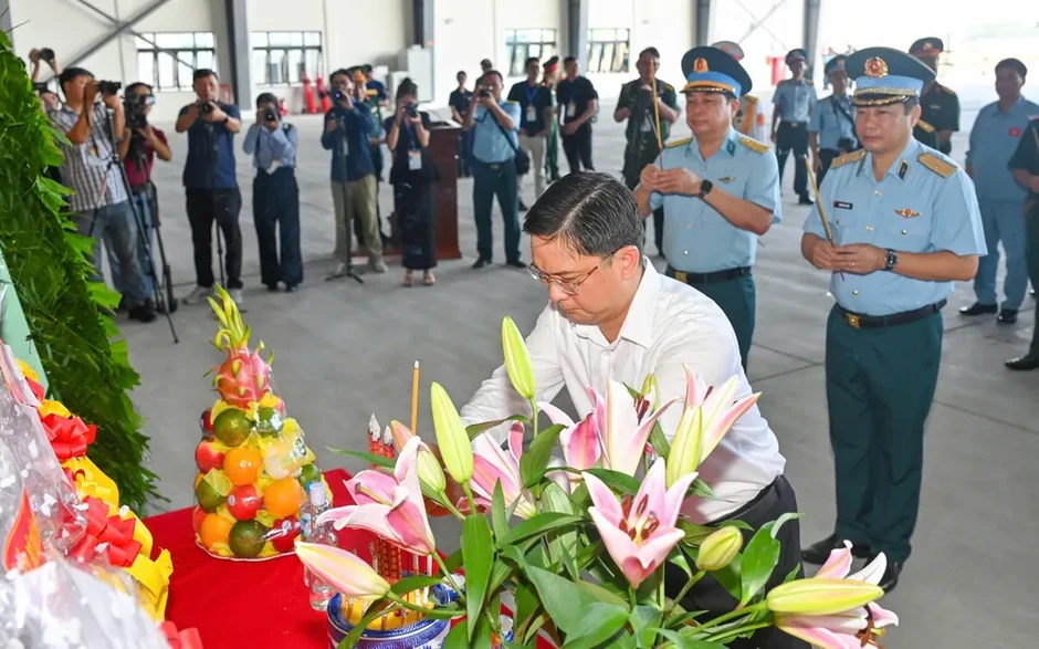 Chuyến bay đặc biệt đưa 7.104 mẫu hài cốt liệt sĩ đi tìm danh tính
