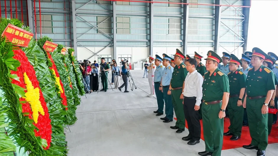 Chuyến bay đặc biệt đưa 7.104 mẫu hài cốt liệt sĩ đi tìm danh tính