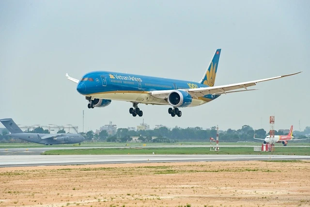 Chuyến bay từ TP Hồ Chí Minh hạ cánh khẩn tại Hong Kong (Trung Quốc) để cấp cứu hành khách Chuyến bay từ TP Hồ Chí Minh hạ cánh khẩn tại Hong Kong (Trung Quốc) để cấp cứu hành khách