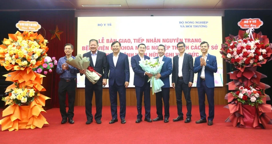 Chuyển Bệnh viện Đa khoa Nông nghiệp về Bệnh viện Hữu nghị Việt Đức Chuyển Bệnh viện Đa khoa Nông nghiệp về Bệnh viện Hữu nghị Việt Đức