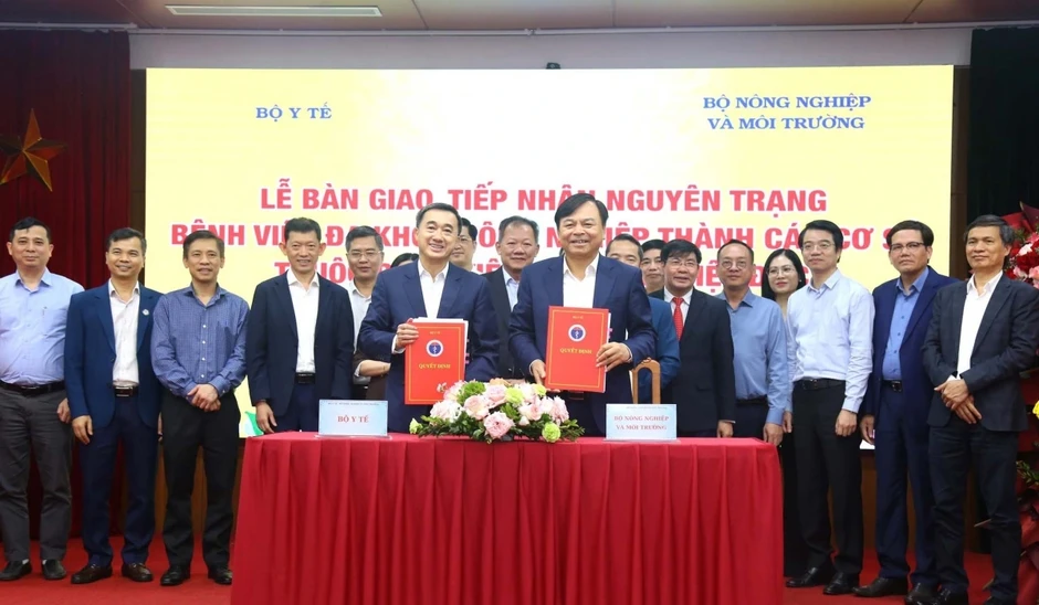 Chuyển Bệnh viện Đa khoa Nông nghiệp về Bệnh viện Hữu nghị Việt Đức Chuyển Bệnh viện Đa khoa Nông nghiệp về Bệnh viện Hữu nghị Việt Đức