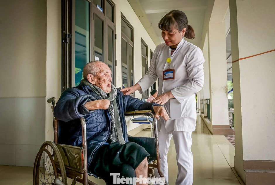 Chuyện của những cử tri sau cánh cổng ‘trại phong’ ở Ninh Bình Chuyện của những cử tri sau cánh cổng ‘trại phong’ ở Ninh Bình