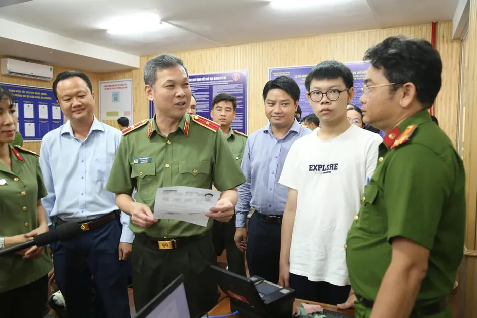 Chuyển đổi số hướng tới bảo vệ bình yên cho nhân dân Chuyển đổi số hướng tới bảo vệ bình yên cho nhân dân