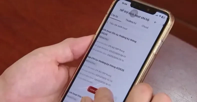 Chuyển đổi số trong Đảng: Từ “Sổ tay đảng viên điện tử” đến những cuộc họp không giấy tờ Chuyển đổi số trong Đảng: Từ “Sổ tay đảng viên điện tử” đến những cuộc họp không giấy tờ