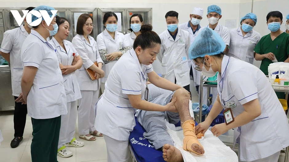 Chuyên gia cao cấp về miền núi tập huấn cấp cứu ngừng tuần hoàn cho y tế cơ sở