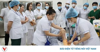 Chuyên gia cao cấp về miền núi tập huấn cấp cứu ngừng tuần hoàn cho y tế cơ sở