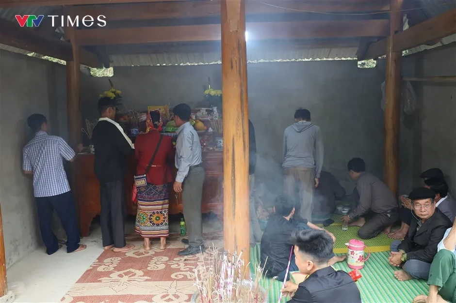 Chuyện về đền thiêng ở Nghệ An mỗi năm mở ngày hội bắt cá mát một lần để chiêu đãi khách Chuyện về đền thiêng ở Nghệ An mỗi năm mở ngày hội bắt cá mát một lần để chiêu đãi khách