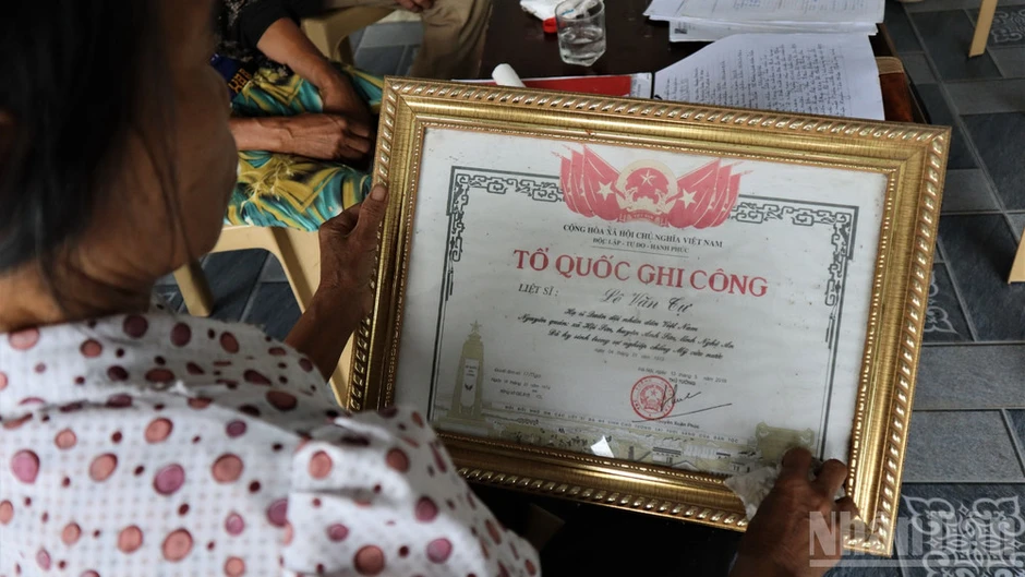 Chuyện về ngôi mộ đôi ở Nghĩa trang Liệt sĩ quốc tế Việt-Lào Chuyện về ngôi mộ đôi ở Nghĩa trang Liệt sĩ quốc tế Việt-Lào