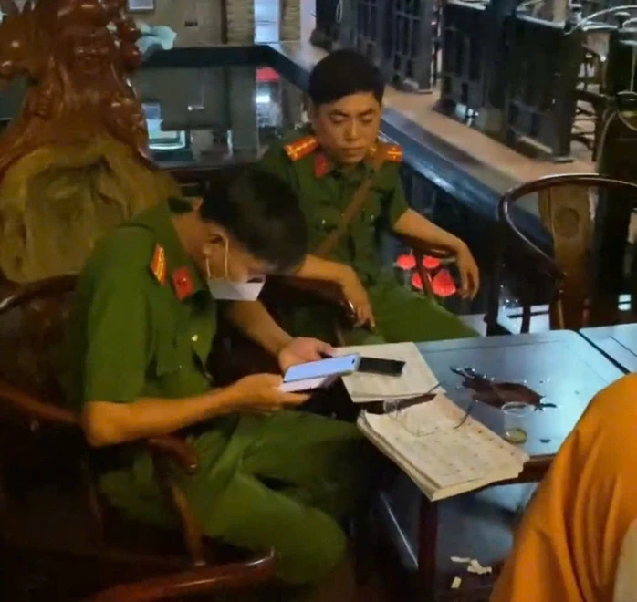 CLIP: Hành trình “bão táp” trên những chuyến xe về quê dịp lễ CLIP: Hành trình “bão táp” trên những chuyến xe về quê dịp lễ
