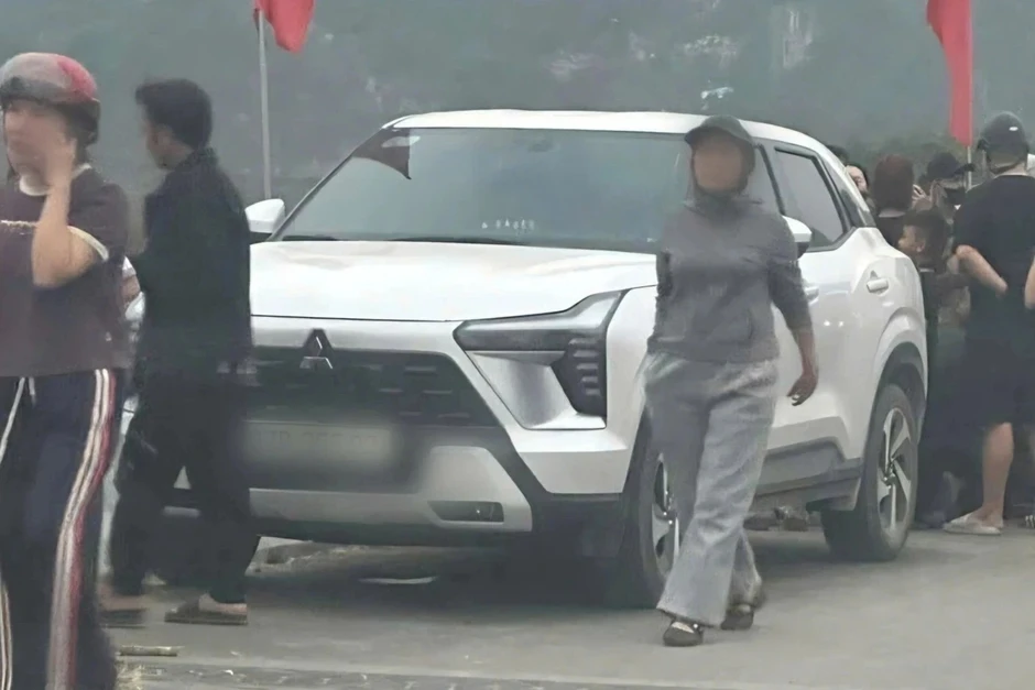 Cô gái mất tích sau khi để lại ô tô trên cầu ở Nghệ An Cô gái mất tích sau khi để lại ô tô trên cầu ở Nghệ An