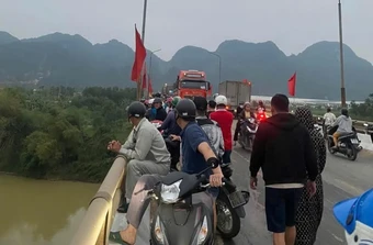 Cô gái mất tích sau khi để lại ô tô trên cầu ở Nghệ An