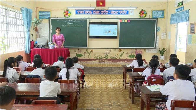 Cô giáo 'trường làng' gieo mầm tri thức cho tương lai Cô giáo 'trường làng' gieo mầm tri thức cho tương lai